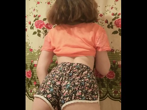 ❤️ Una ghjovana sexy si spoglia i pantaloncini davanti à a camera ️❌ Pornografia dura à porn co.porngameshub.ru ﹏